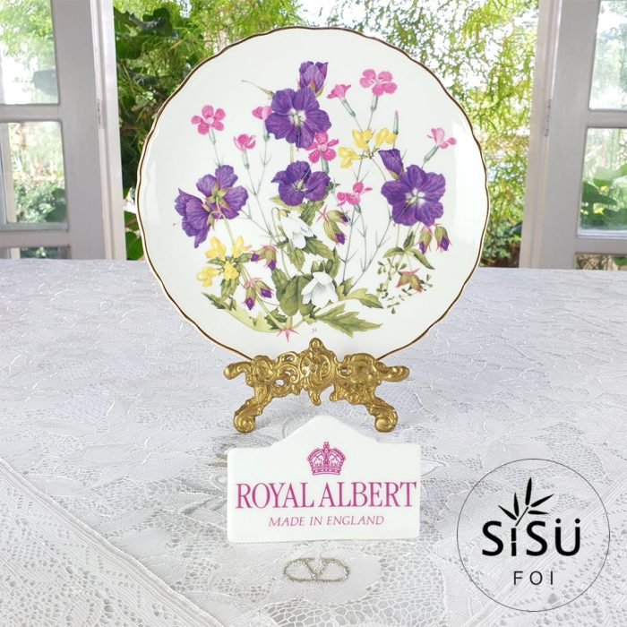 Royal Albert Britain's Wild Flowers "Meadow Pinks" (Plate # 2593C)